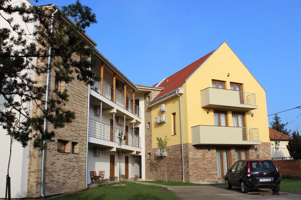 Gyulai Brill Apartman Zimmer foto