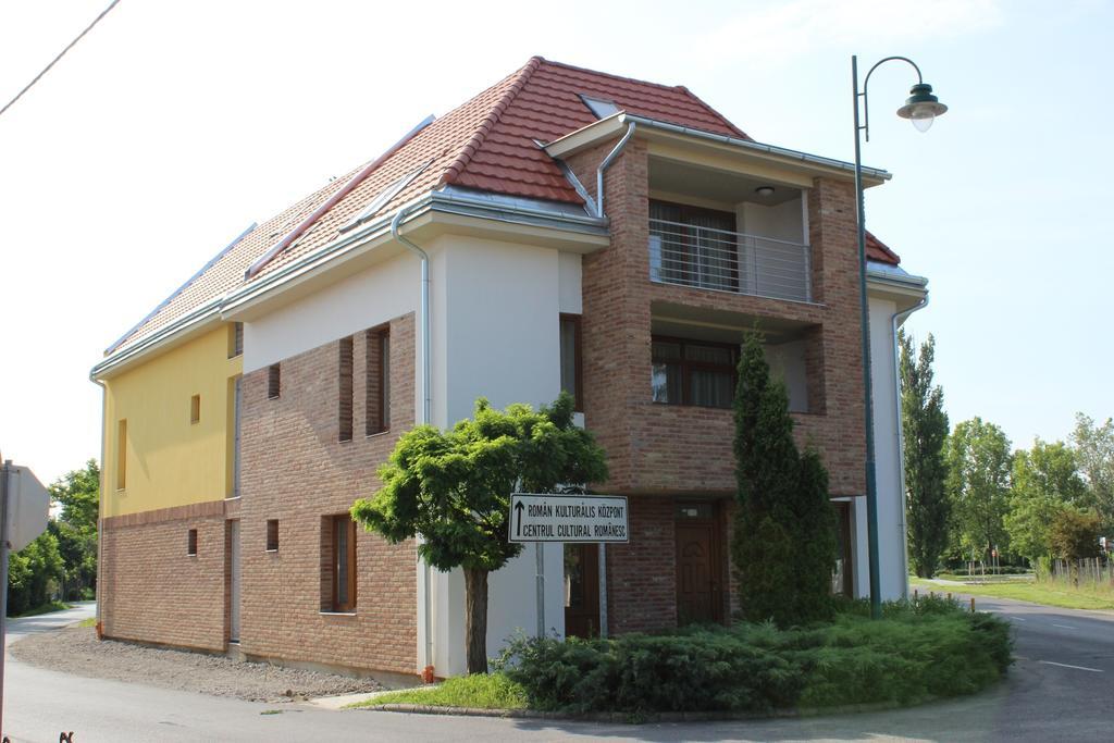 Gyulai Brill Apartman Zimmer foto